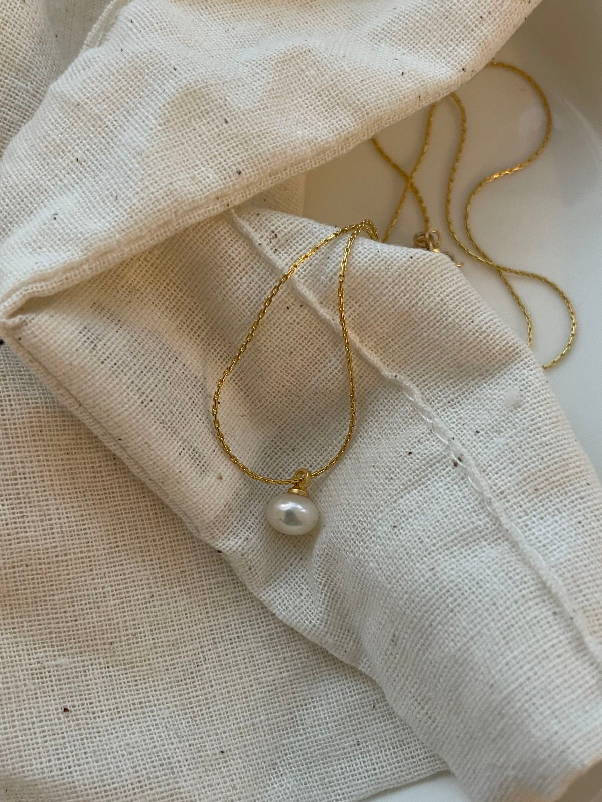 Single Pearl Pendant Necklace