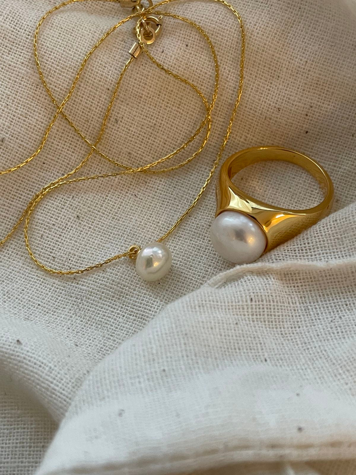 Single Pearl Pendant Necklace