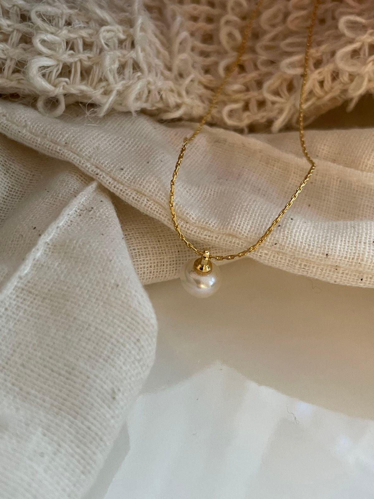 Single Pearl Pendant Necklace