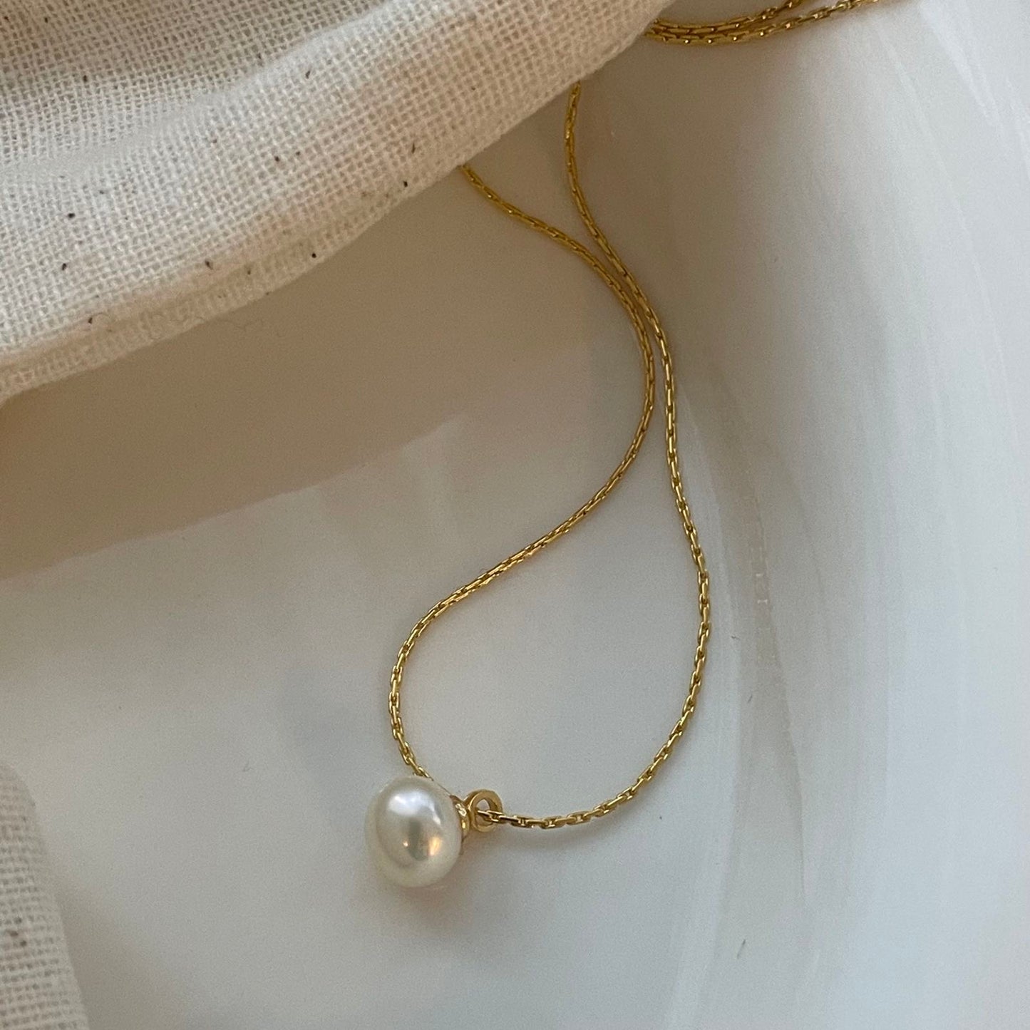 Single Pearl Pendant Necklace