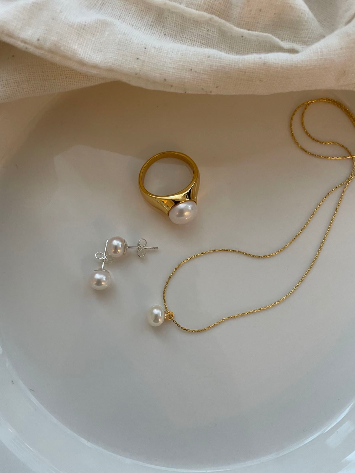 Single Pearl Pendant Necklace