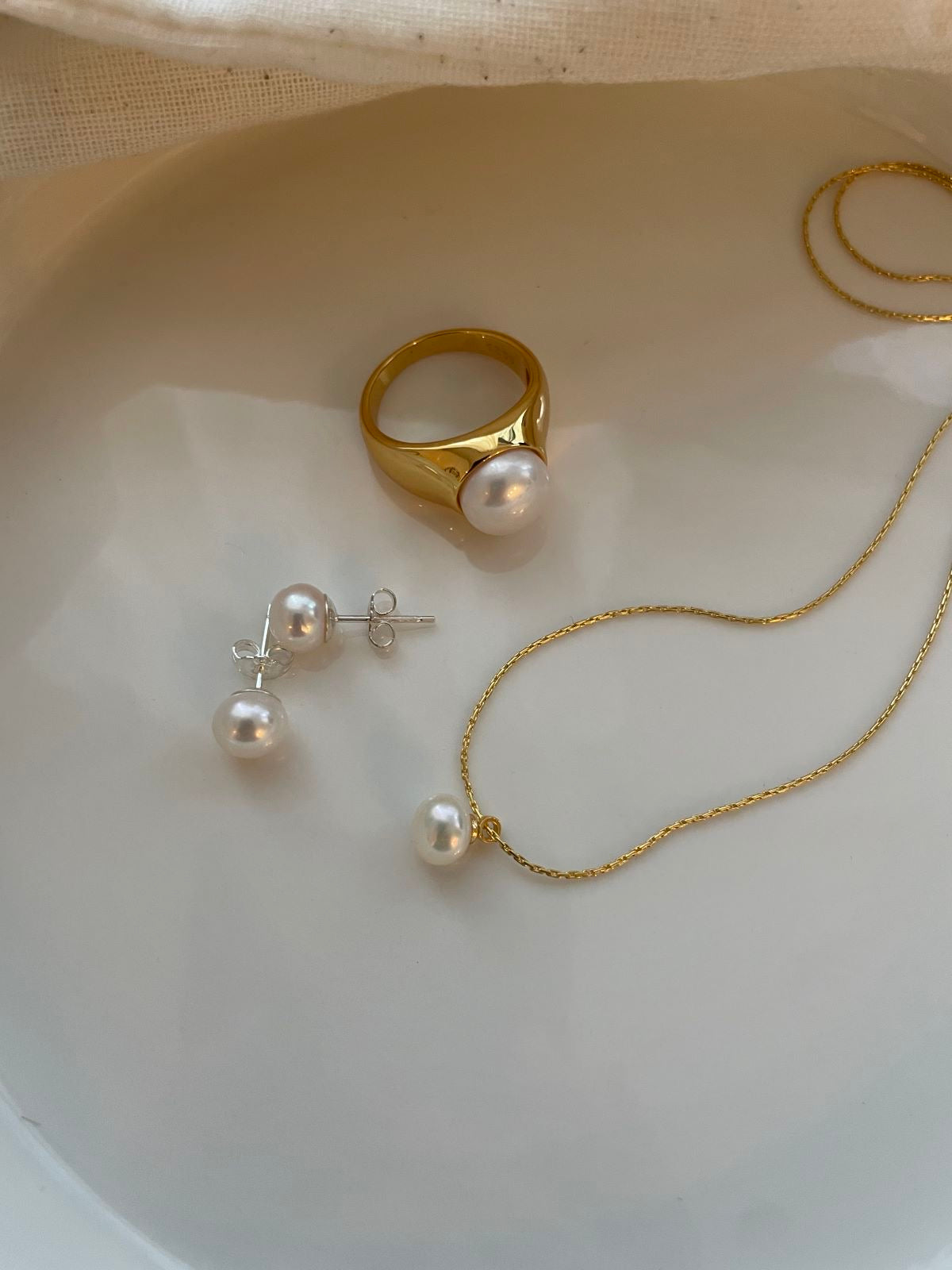 Single Pearl Pendant Necklace