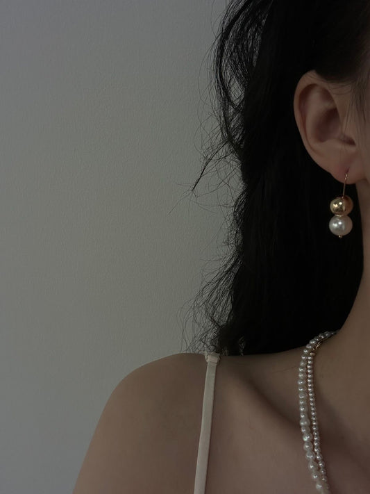 Dual-Colored Pearl Earrings in 14K Gold