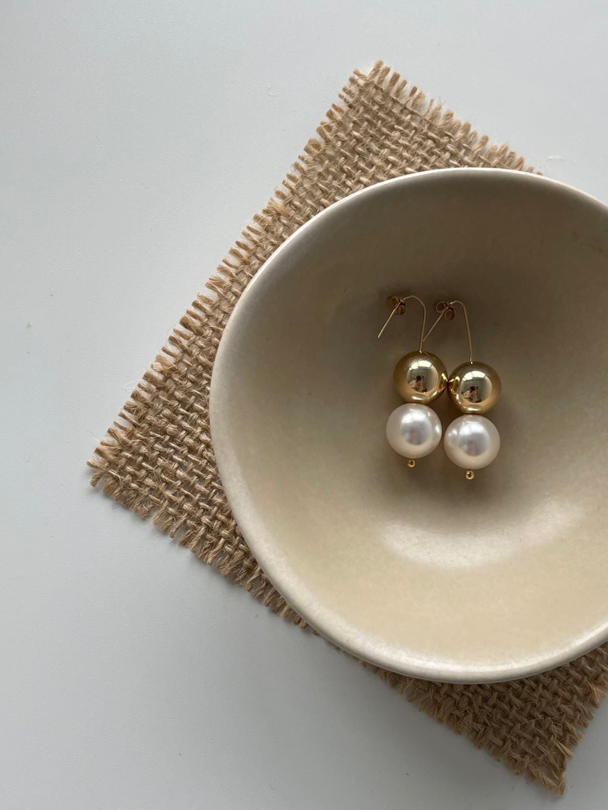 Dual-Colored Pearl Earrings in 14K Gold