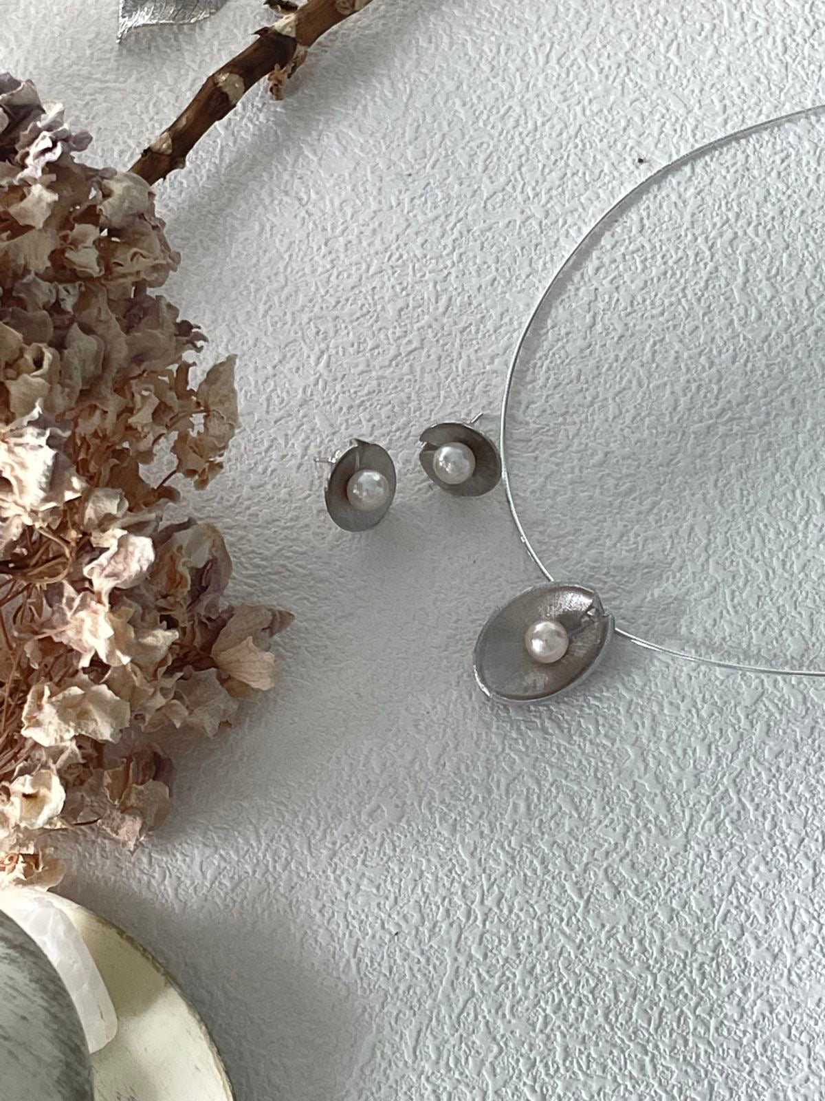 Shell Pearl Necklace for Effortless Elegance