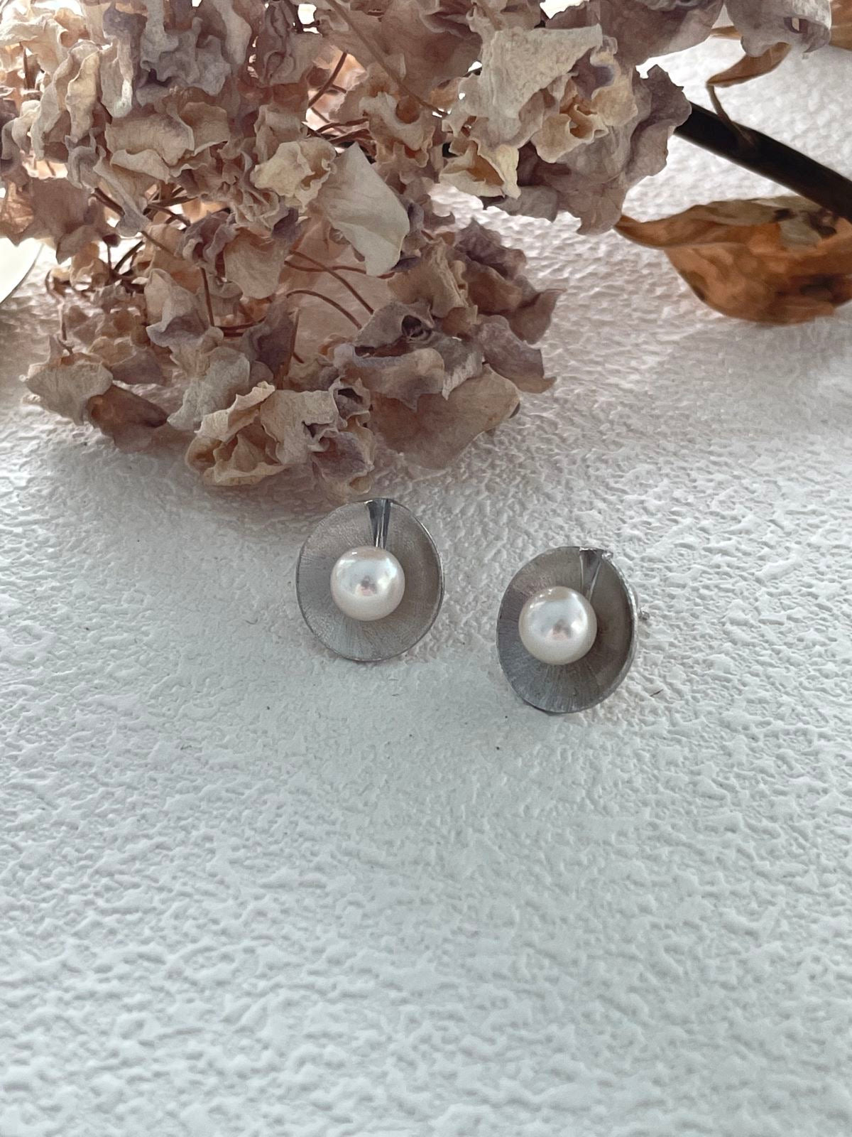 Shell Pearl Earrings for Effortless Elegance