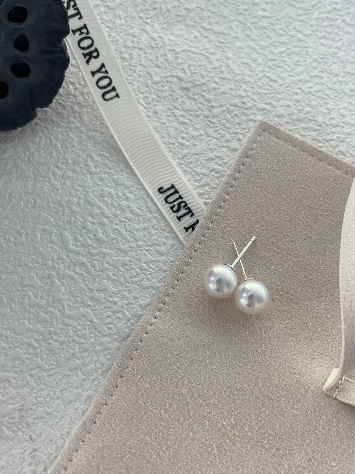 Timeless Pearl Ear Studs